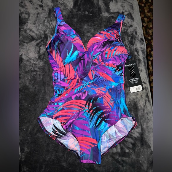 Miraclesuit Caliente Tropica Revele in Framboise Size 16 New with tag - Picture 9 of 12